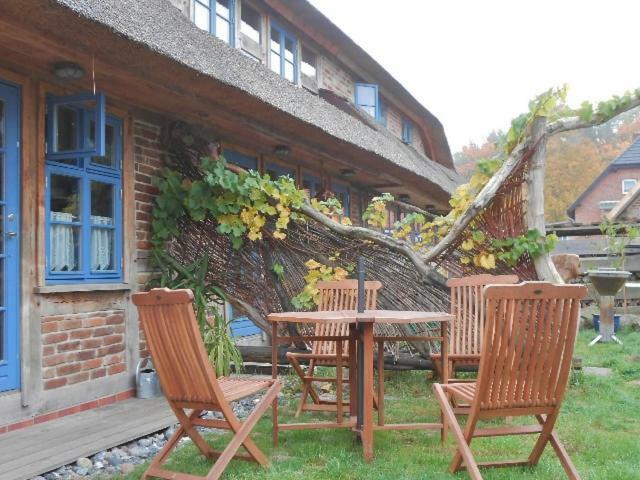 Ferienwohnung Alte Schule Ludwigsburg Loissin Exterior foto